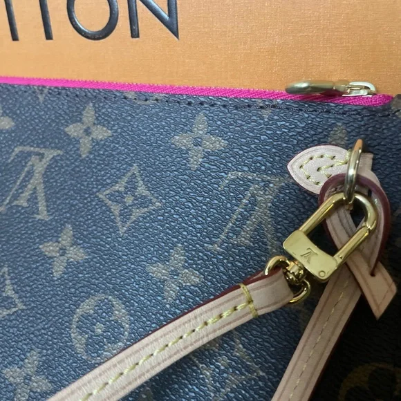 Louis Vuitton Gray Monogram Wristlet pouch - Picture 5 of 17